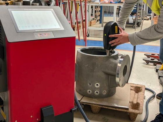 OES-PMI-analyse ter plaatse van een gietstuk met een mobiele Spectroport-spectrometer